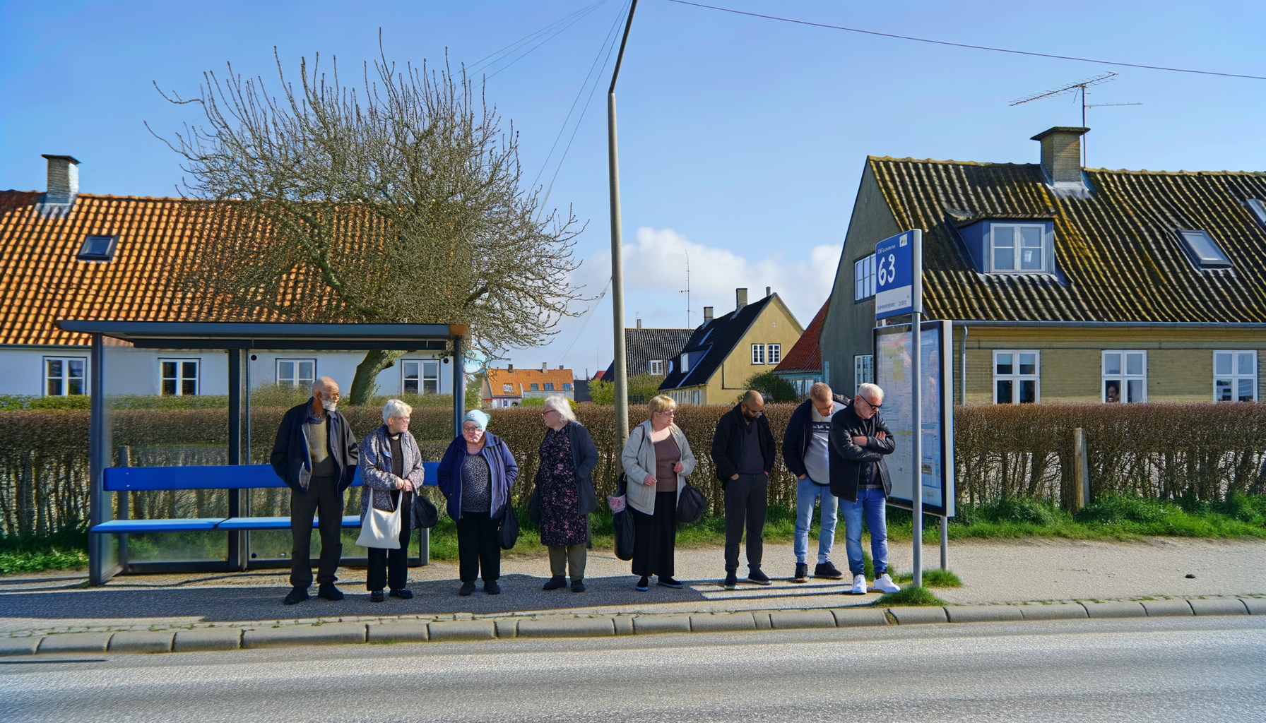 Buslinje 611 fortsætter gennem små byer efter lokale protester